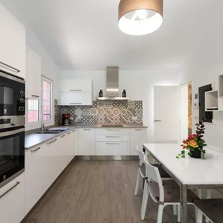 4 Bed Maspalomas Villa. Tropical Garden Pool Holiday home *